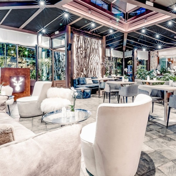 White Restaurant & Lounge Bar